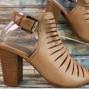 Chinese Laundry Gladiator Style Sandals Tan Women’s Size 7